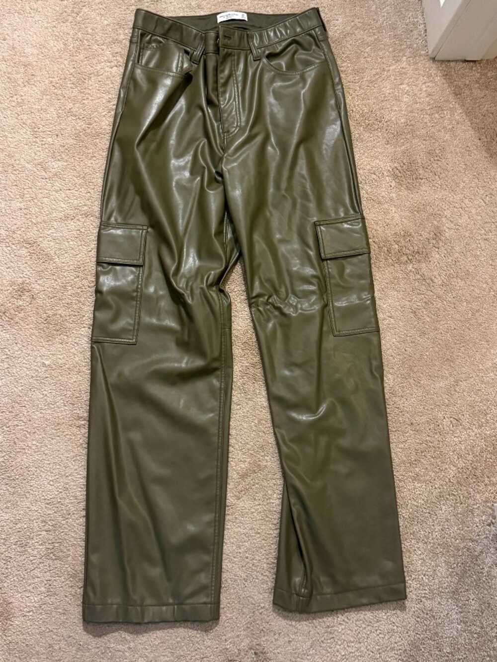 Abercrombie vegan leather olive green cargo pants - size 32